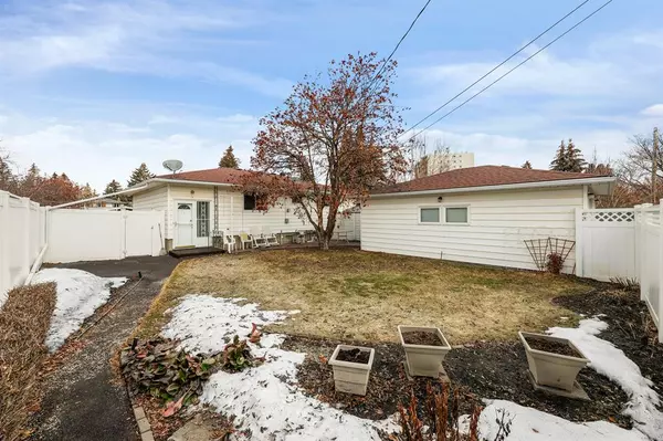 Calgary, AB T3A 0M2,3931 Vancouver CRES NW