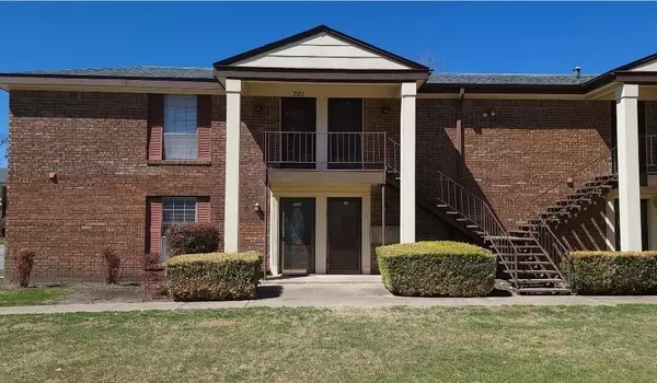 4026 Ridglea Country Club Drive #704, Fort Worth, TX 76126