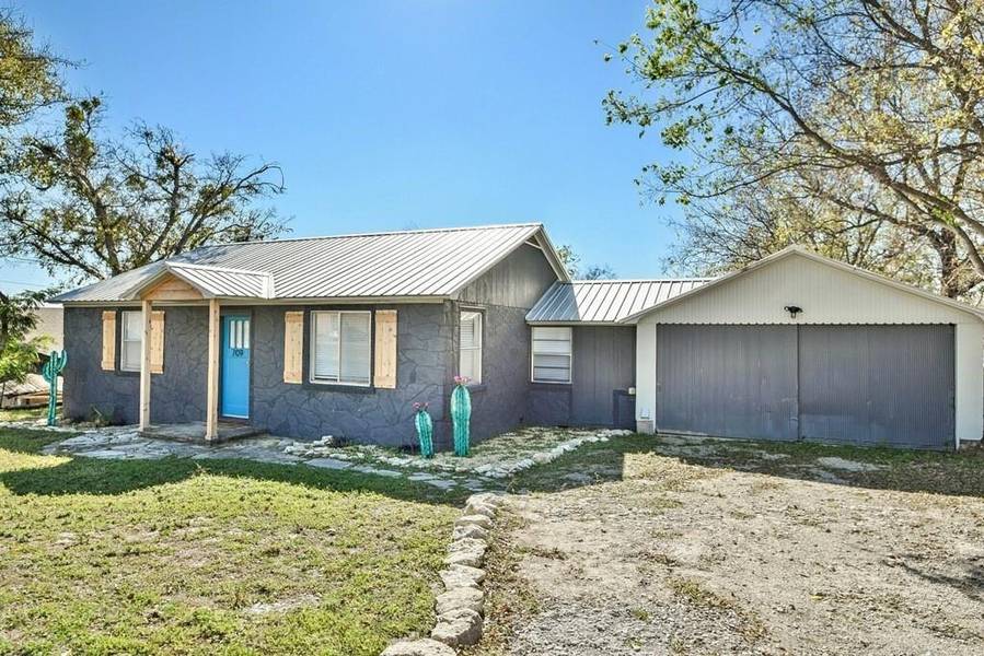 709 Hereford Street, Glen Rose, TX 76043