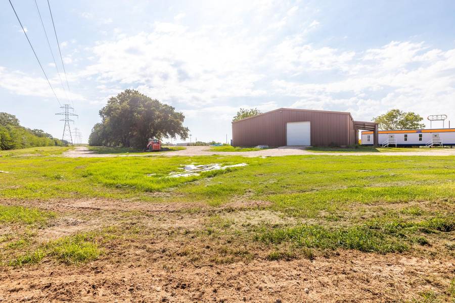 1209 S Parkway Drive, Alvarado, TX 76009