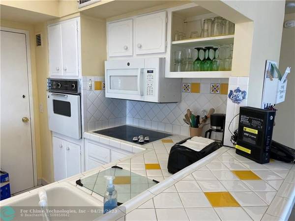 Hollywood, FL 33019,3505 S Ocean Dr  #1405