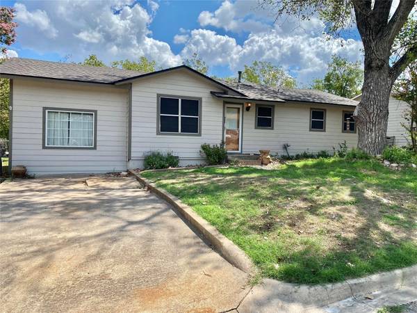 215 N Avenue T, Clifton, TX 76634