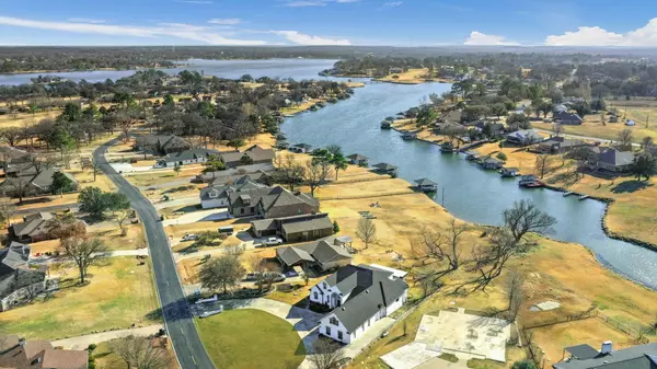 Lake Kiowa, TX 76240,607 Kiowa Drive W