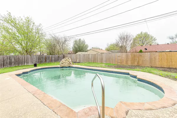 2318 Bonner Lane, Arlington, TX 76014