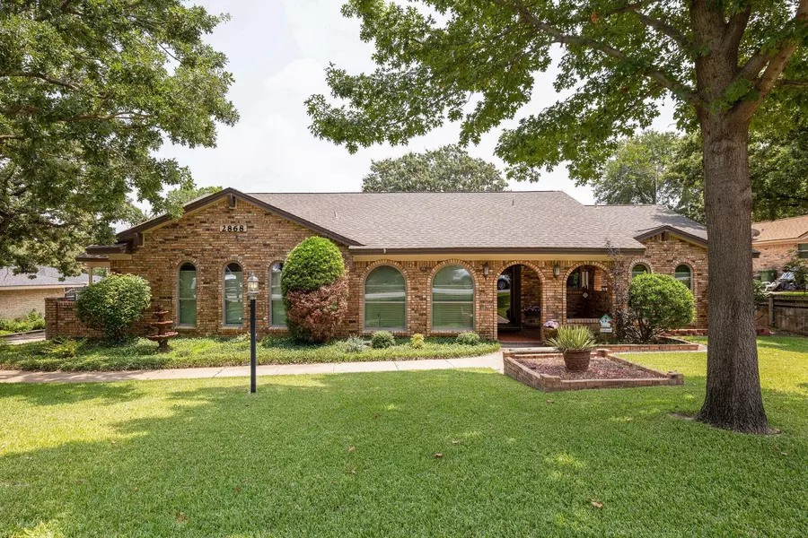 2868 Winterhaven Drive, Hurst, TX 76054