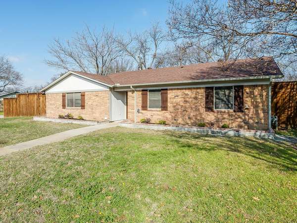 6525 Summertime Lane, Watauga, TX 76148