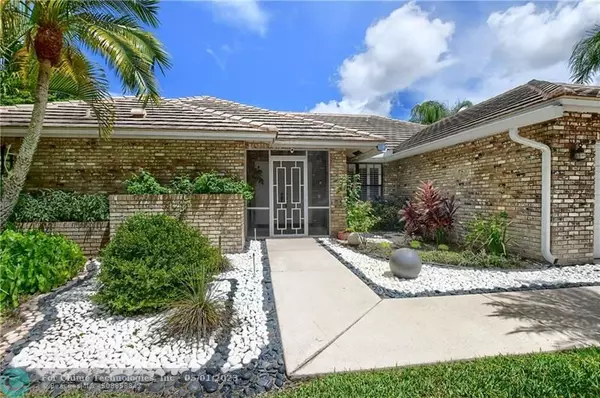 Boca Raton, FL 33498,10374 Canoe Brook Cir