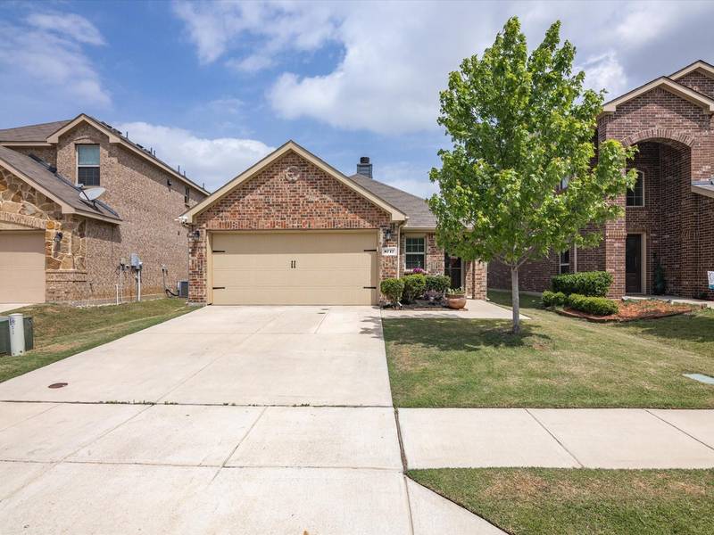 8717 Tenderfoot Lane, Aubrey, TX 76227