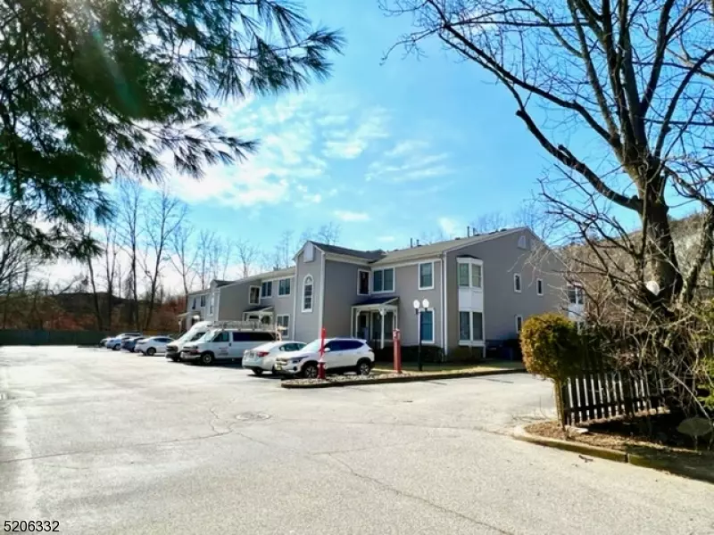 120 Willard Street #14, Pompton Lakes Boro, NJ 07442