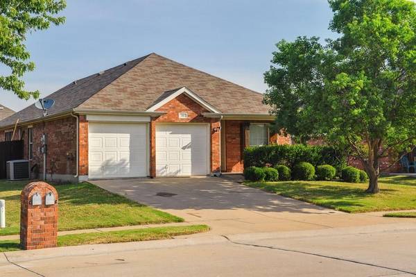 212 Bison Meadow Drive, Waxahachie, TX 75165