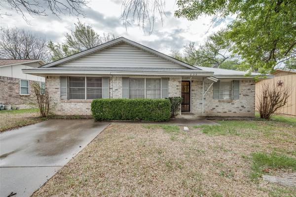 253 Merribrook Trail, Duncanville, TX 75116