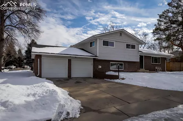 698 Cody CT, Lakewood, CO 80215