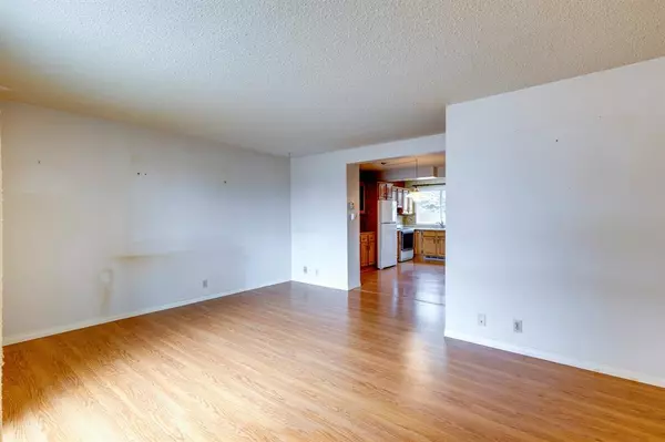 Calgary, AB T2K 5S3,7205 4 ST NE #57