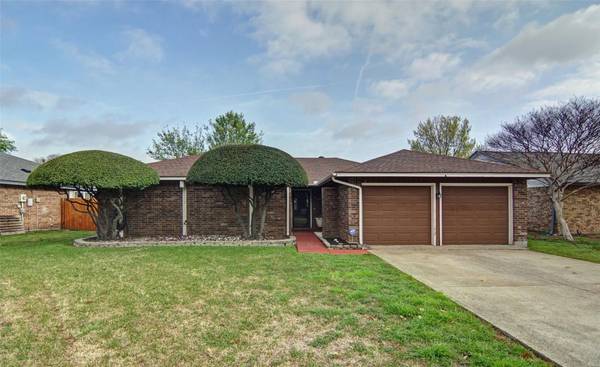 2666 Carrington Lane, Grand Prairie, TX 75052