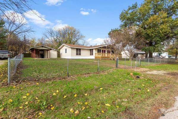 303 Maple Valley Street, Gun Barrel City, TX 75156