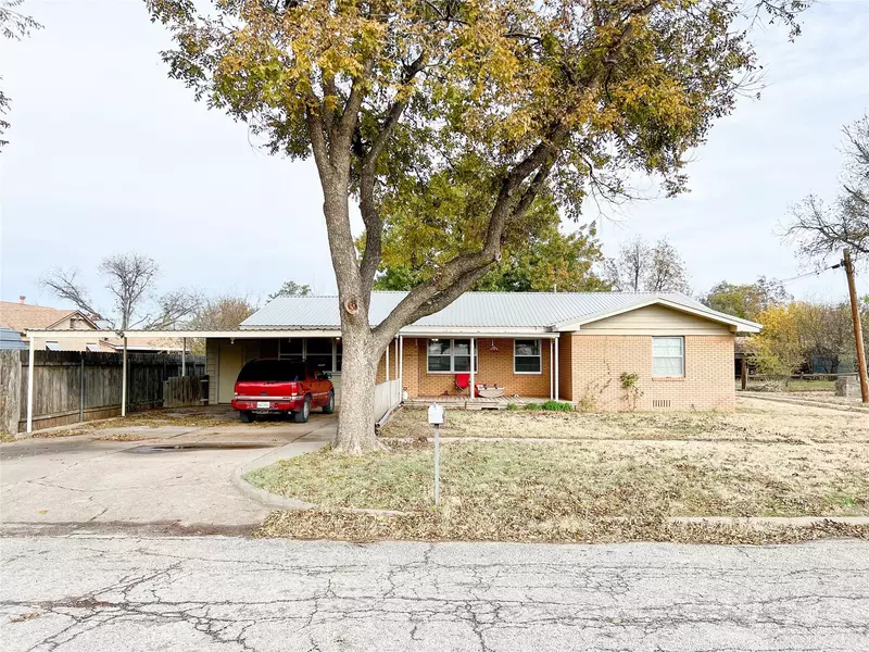 506 W Morris Street, Seymour, TX 76380