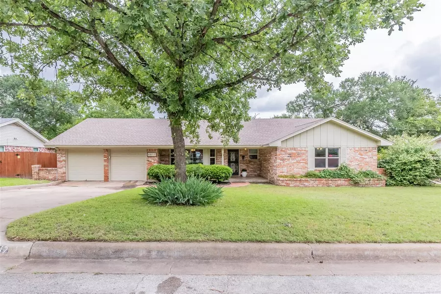 4817 Briarwood Lane, Fort Worth, TX 76103