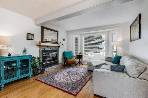 Calgary, AB T3K 4A6,137 Coventry PL NE