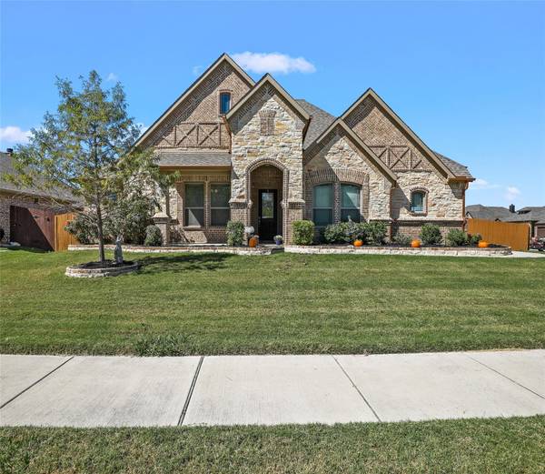 453 Lake Park Drive, Midlothian, TX 76065