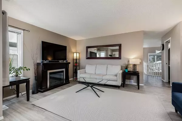 Calgary, AB T3G 4C3,90 Arbour Wood CRES NW