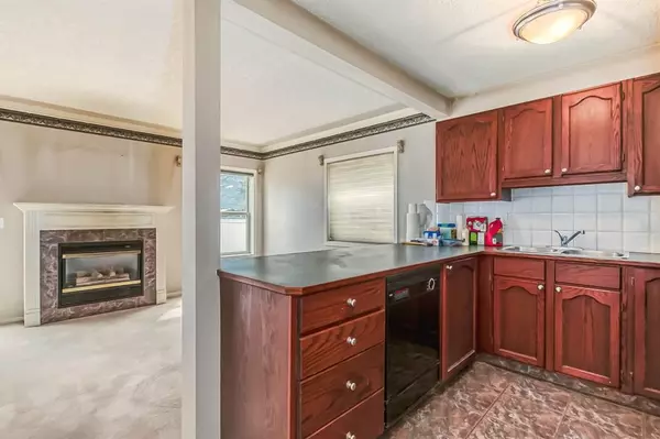 Calgary, AB T3K 4S8,90 Country Hills Villas NW