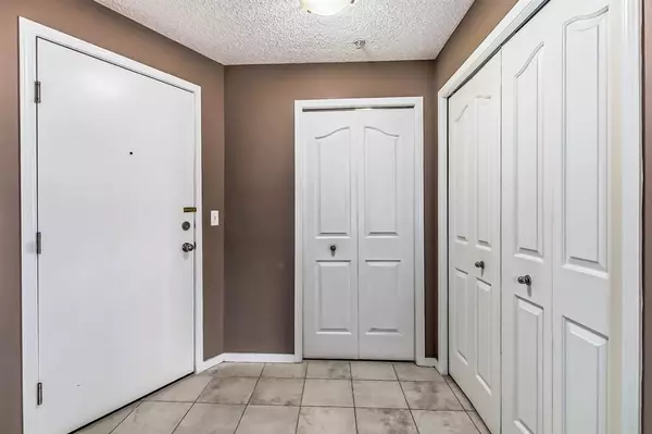 Calgary, AB T3K 0M2,60 PANATELLA ST NW #2314