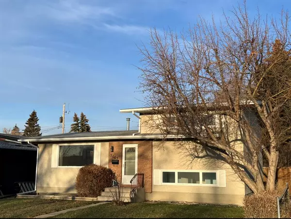 Calgary, AB T2K 3W1,5603 Travis CRES NE