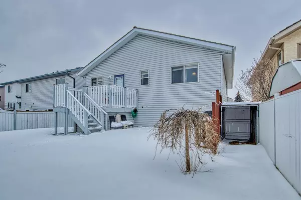 Airdrie, AB T4B 2K2,60 Woodside CRES NW