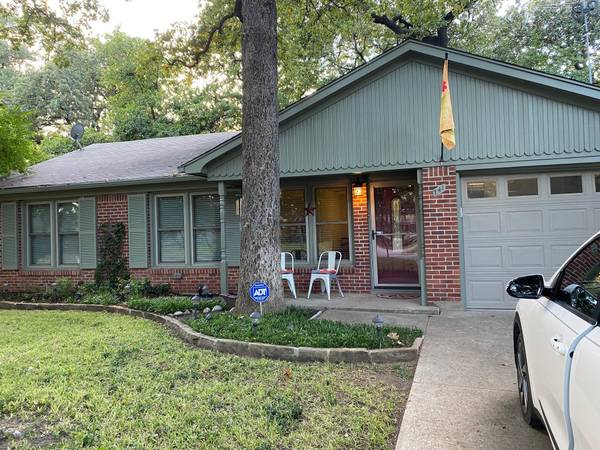 741 Thersa Drive, River Oaks, TX 76114