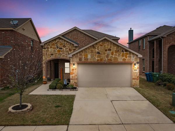 8809 Tenderfoot Lane, Aubrey, TX 76227