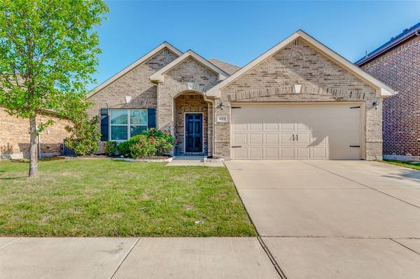 4713 Meadow Green Trail, Fort Worth, TX 76244