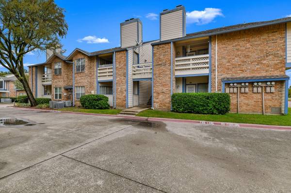 1601 Marsh Lane #202,  Carrollton,  TX 75006