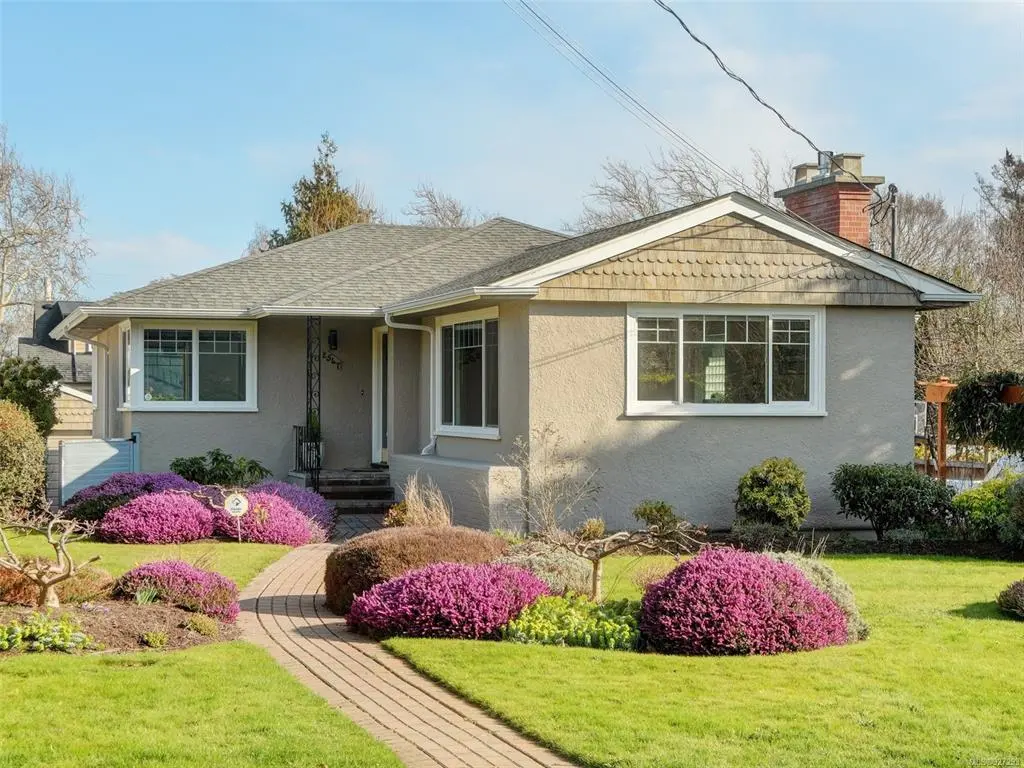 Oak Bay, BC V8R 5Z9,2547 Heron St