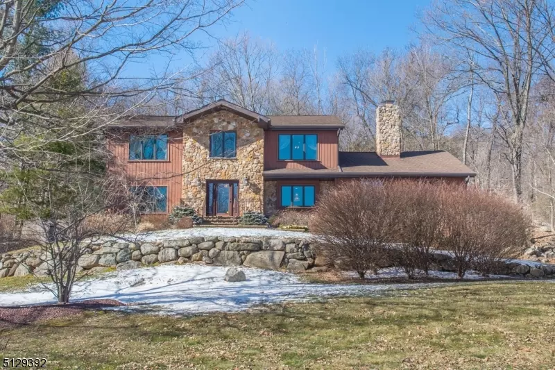 2 Geoffrey Dr, Kinnelon Boro, NJ 07405