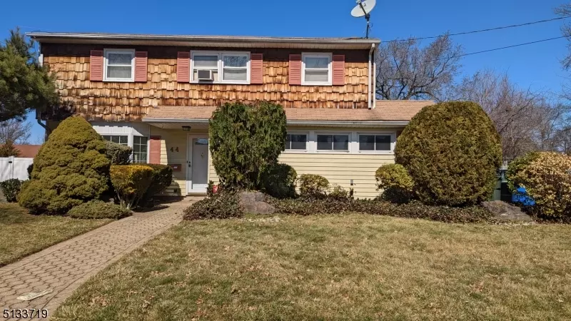 44 E Shirley Ave, Woodbridge Twp., NJ 07067