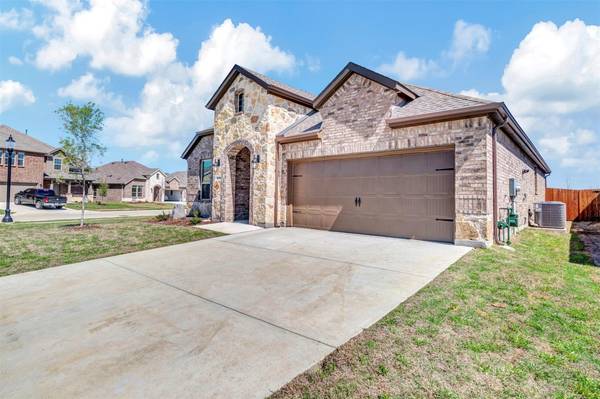 3016 Pondside Lane, Aubrey, TX 76227