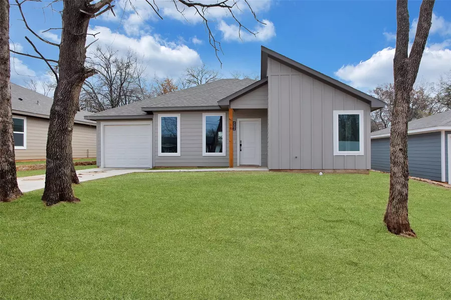 916 Ray Drive, Denison, TX 75020