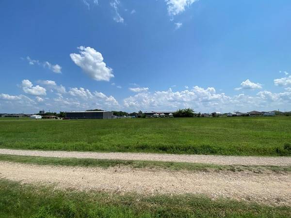 1904 S 3rd Street, Mabank, TX 75147