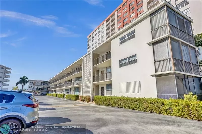 Hallandale Beach, FL 33009,3177 S Ocean Dr  #323