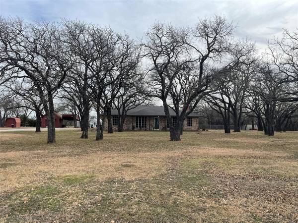 636 Northshore Lane, Valley View, TX 76272