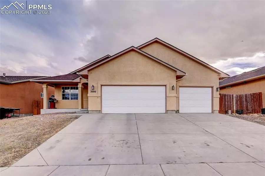 3000 Prairie Hawk LN, Pueblo, CO 81005