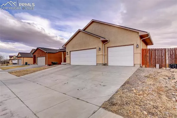 Pueblo, CO 81005,3000 Prairie Hawk LN