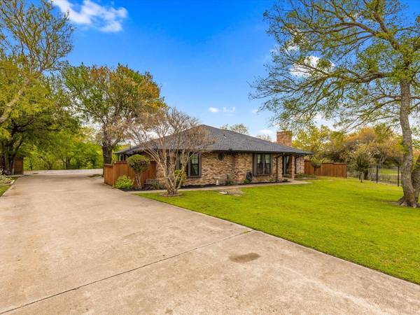 305 Fairway Court, Willow Park, TX 76087