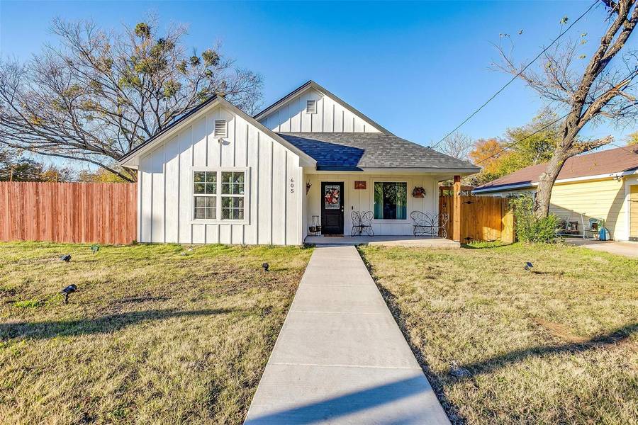 605 Robbins Street, Cleburne, TX 76031