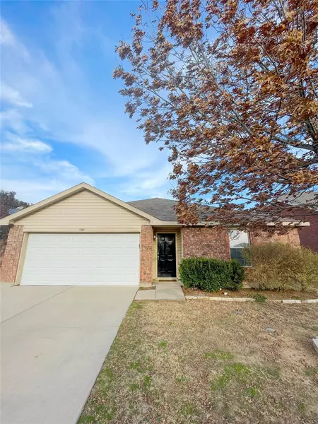 14016 Sand Hills Drive, Fort Worth, TX 76052