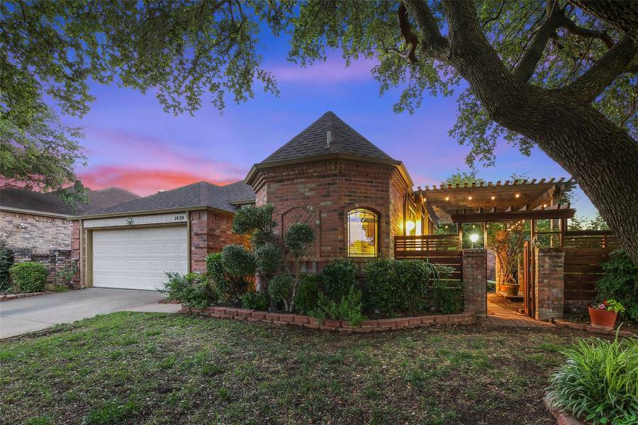 1829 Realistic Court, Bedford, TX 76021