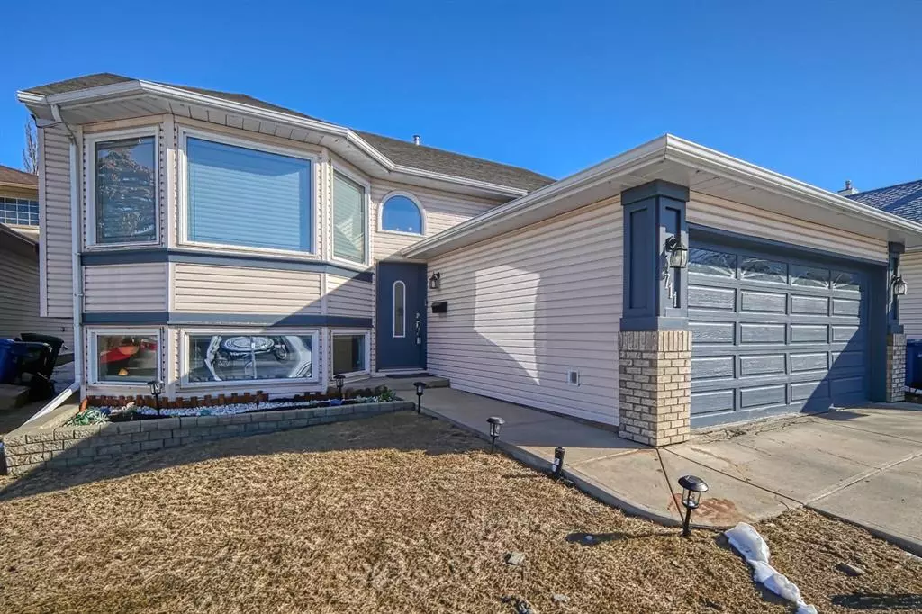 Calgary, AB T3L 1X4,711 Schubert PL NW