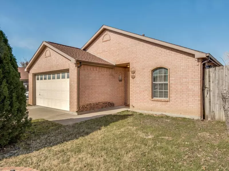 1615 E Pioneer Drive, Irving, TX 75061