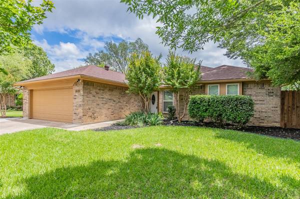 1602 Almond Drive, Mansfield, TX 76063