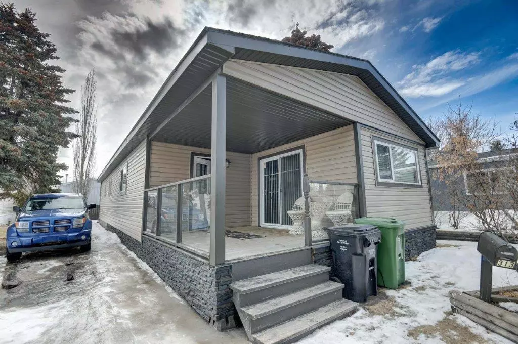 Calgary, AB T3B 5N8,3223 83 ST NW #313